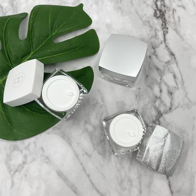 الجرار البلاستيكية التجميلية السوداء كريم 15g 50g مستقيم - زاوية حافة اللون حسب الطلب