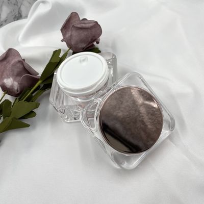 عبوات مستحضرات التجميل المربعة ذات الوزن الثقيل عبوات كريم أكريليك 50 جرام مع غطاء مرآة